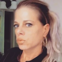 EllieMay323's Profile Pic