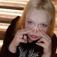 molly_flwrss's Profile Pic