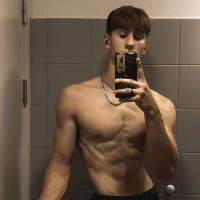 Aron_Albert's Profile Pic