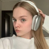 CloverHewson Φωτ, Προφίλ