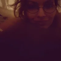 EREemm Φωτ, Προφίλ