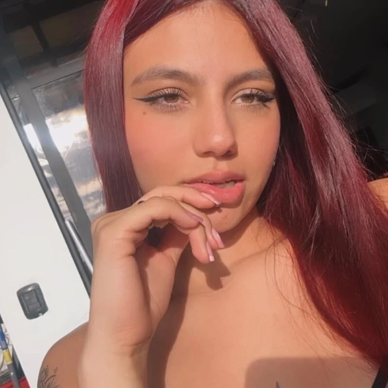 Emily-teen live cam profile