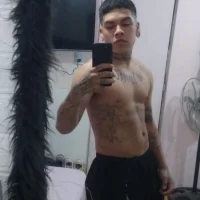 Aleee32's Profile Pic
