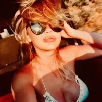 VelvetRosee's Profile Pic