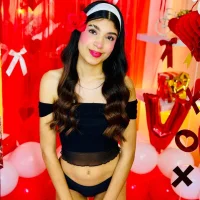 Amara_Lewitt's Profile Pic