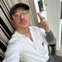 Boy_underyou's Profile Pic