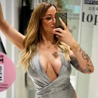 Queen_Roxy's Profile Pic