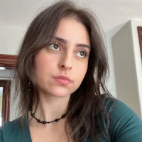 Esimaralda Φωτ, Προφίλ