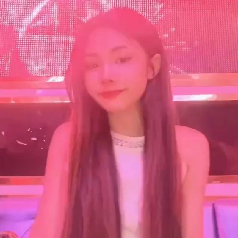 zhuendong000001's nudes and profile