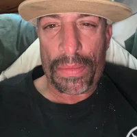 Sexyguyyy44's Avatar Pic