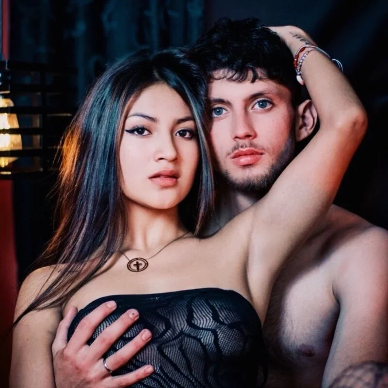 Ari_and_loggan Stripchat profile image