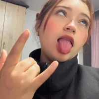Karina_Leon's Avatar Pic