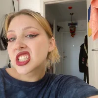 Riri_ray's Profile Pic