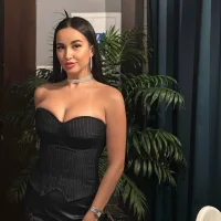 Mia_ti Adlı Modelin Avatarı