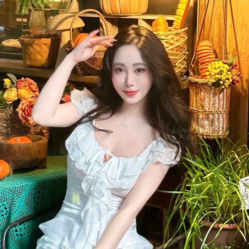 AYW-21's nudes and profile