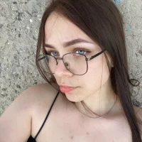 MiaaRobinson Φωτ, Προφίλ