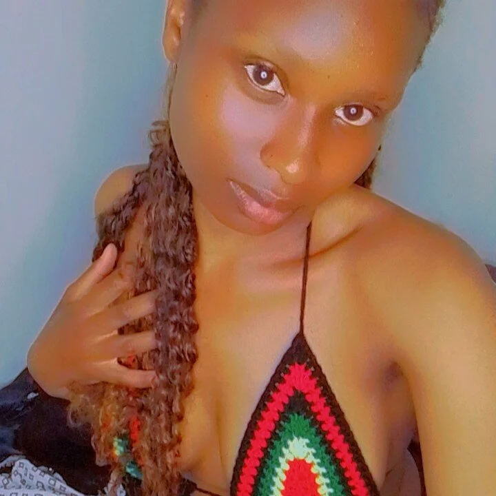 devine_juicy_polie profile photo
