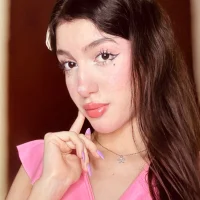 Slika avatara modela Emily-hottson