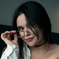 Gambar Profil Oana_Lynch