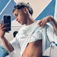 papiHot05's Profile Pic