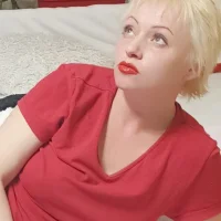 NaughtyMILF4UX webcam