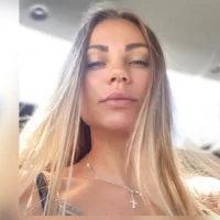 whitequeeen's Profile Pic