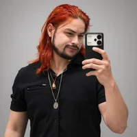 Derek_Vow Φωτ, Προφίλ
