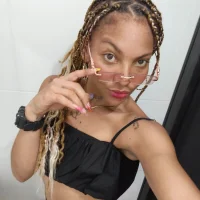 leona_sumiza's Avatar Pic
