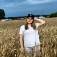 SuperGirl2O21's Profile Pic