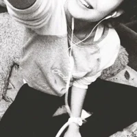 รูปโปรไฟล์ของ SaraBlare