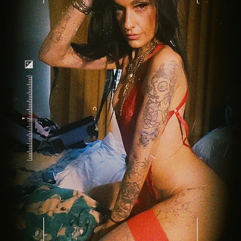 Tannedtattooed69 profile photo