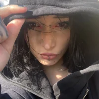 GothCuteOne's Offline Chat Room