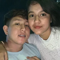 รูปโปรไฟล์ของ thom_and_emy