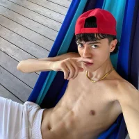 tom_castle's Profile Pic