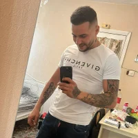 Robytzu's Profile Pic