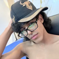 Zayn_Fox32 Adlı Modelin Avatarı