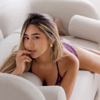 Hornyholly__'s Avatar Pic