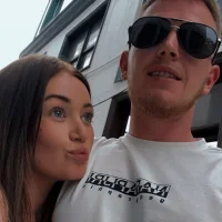 Girlonboy25's Profile Pic