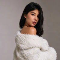 Ảnh Đại Diện Emily-Cooper-