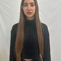 JuliCurry Φωτ, Προφίλ