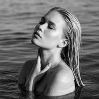 Modest_Blonde