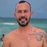 latinhot40's Avatar Pic