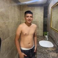 AdrianLewis_'s Profile Pic