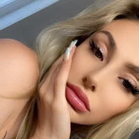 Shelly-Marie webcam