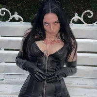 MonicaLowes Gambar Avatar