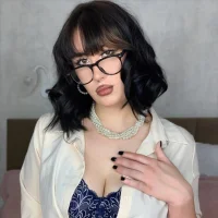 CurvyWoman_'s Profile Pic