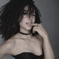 Mia_curly1