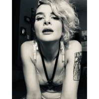 LeslieLuxx's Avatar Photo