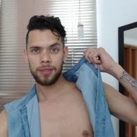 green_eyes_latin's Profile Pic