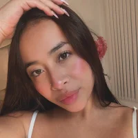 July_Adams avatarképe